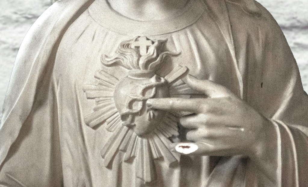statue of the Sacred Heart of Jesus